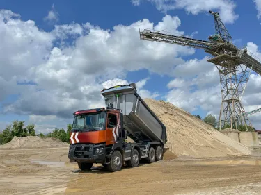 Renault Trucks Italy invited customers from various dealerships to a number of quarries to encourage them to discover and test drive its range of Renault Trucks K 8x4 vehicles, MY 2025