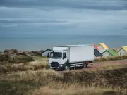 A 16-tonne Renault Trucks D fitted with a Régnault body: on a coastal road