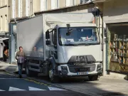 Renault Trucks D 16-tonne lorry fitted with a Régnault body: delivery to the city centre