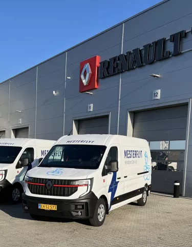 To Renault Master E-Tech fra Renault Trucks