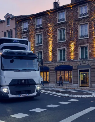 Renault Trucks D Wide 19-tonne model fitted with a Lamberet refrigerated body: city driving and deliveries