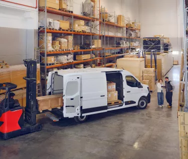 Loading the Renault Trucks Master 4 Red EDITION